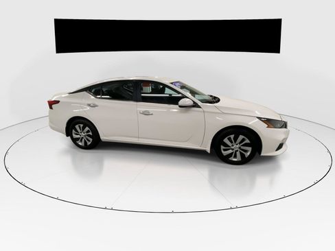 Used 2022 Nissan Altima 2.5 S FWD image 13