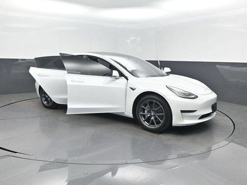 Used 2020 Tesla Model 3 Standard Range Plus image 31