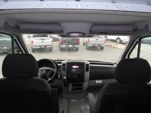 Used 2016 Mercedes-Benz Sprinter 2500 image 22