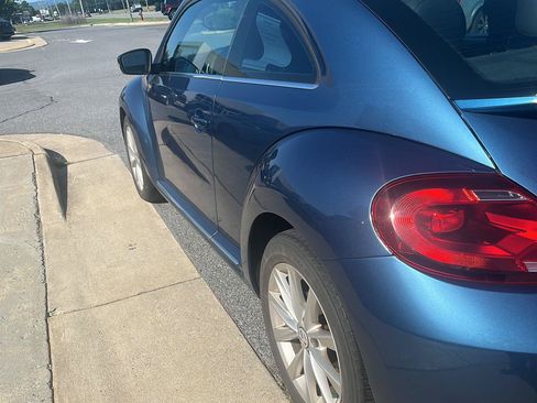 Used 2019 Volkswagen Beetle 2.0T SE FWD image 5