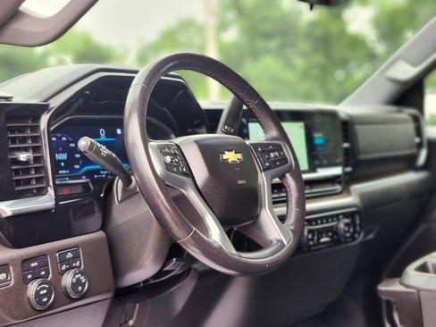 Used 2022 Chevrolet Silverado 1500 LT AWD/4WD image 19