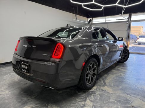 Used 2017 Chrysler 300 S image 5