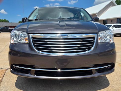 Used 2015 Chrysler Town & Country Touring w/ Driver Convenience Group FWD image 28