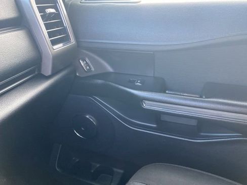 Used 2019 Ford Expedition Max XLT image 30