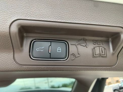 Used 2024 Ford Explorer King Ranch w/ Technology Package AWD/4WD image 29