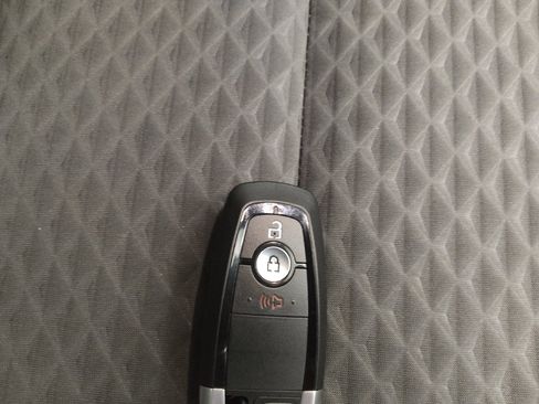 Used 2020 Ford Escape SE FWD image 32