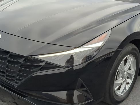 Certified 2023 Hyundai Elantra SE image 12