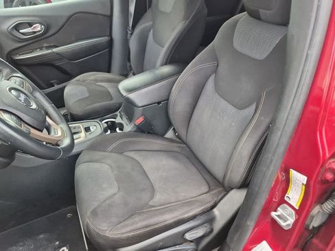 Used 2015 Jeep Cherokee Latitude FWD image 16