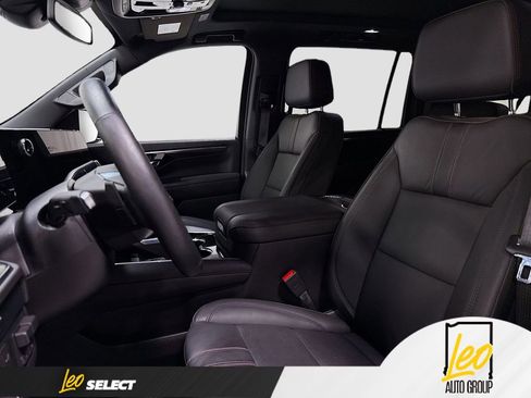 Used 2026 Chevrolet Suburban RST w/ Comfort Package AWD/4WD image 22