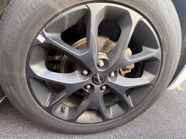 Used 2025 Chrysler Pacifica Limited FWD image 15
