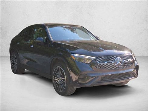 Used 2025 Mercedes-Benz GLC 300 4MATIC image 3