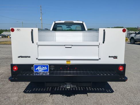 New 2025 Ford F450 XL w/ XL Chrome Package RWD image 4