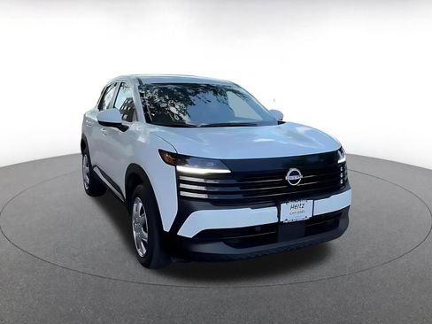 Used 2025 Nissan Kicks SV FWD image 3