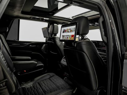 Used 2024 Cadillac Escalade V w/ LPO, ONYX Package image 33