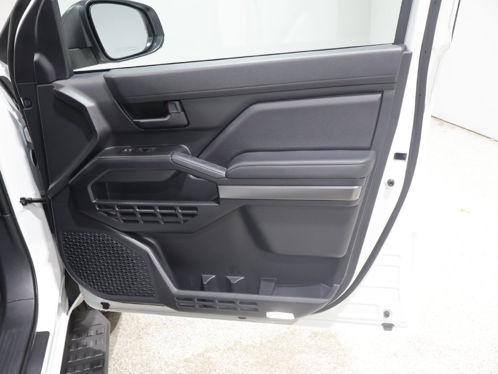 Used 2025 Toyota 4Runner SR5 AWD/4WD image 22