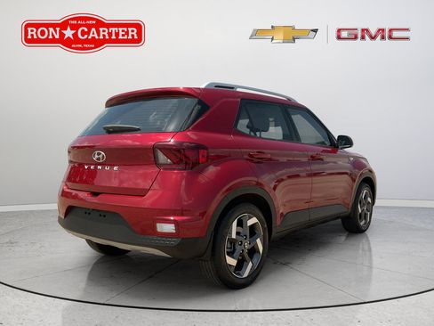 Used 2024 Hyundai Venue Limited FWD image 6