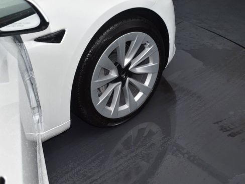 Used 2023 Tesla Model 3 Standard Range image 15