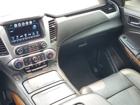 Used 2020 Chevrolet Suburban Premier w/ Premier 6.2L Value Package AWD/4WD image 34