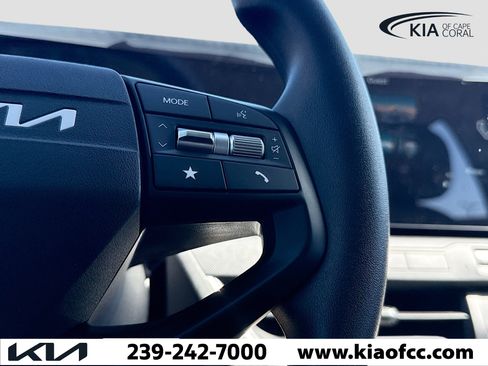 New 2025 Kia K4 LXS image 34