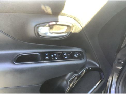 Used 2020 Jeep Renegade Altitude image 12