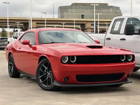 Used 2021 Dodge Challenger R/T w/ Blacktop Package RWD image 2