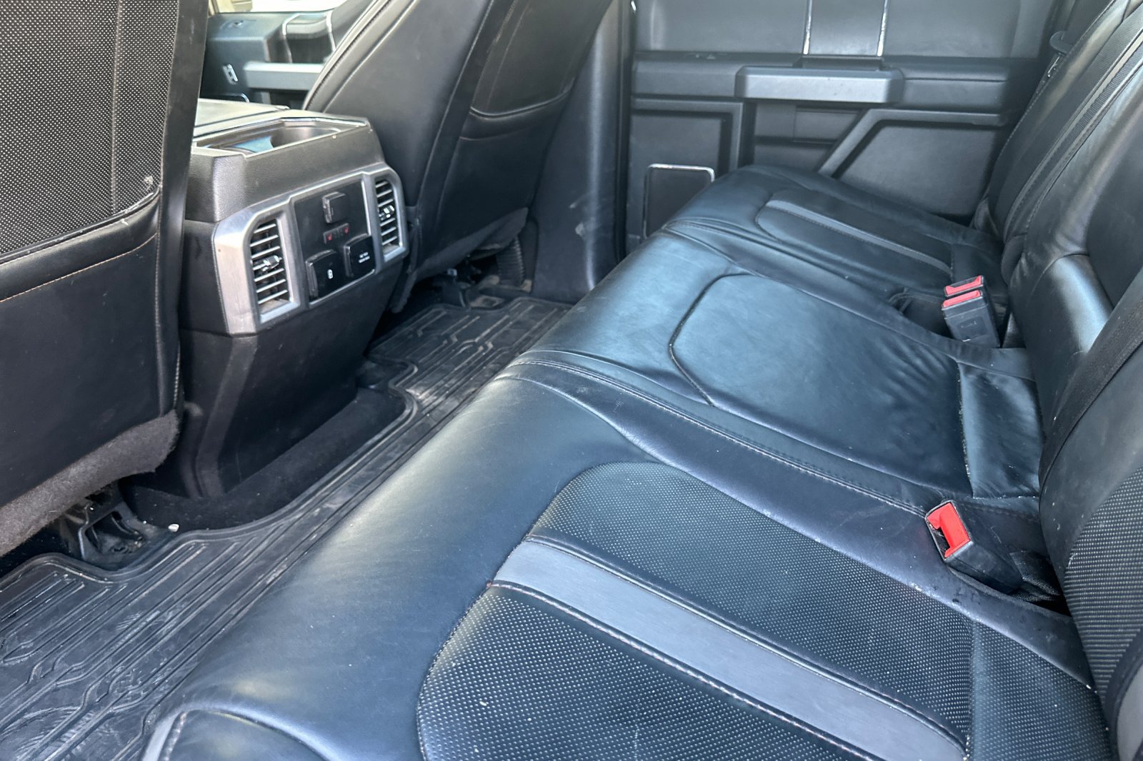 Used 2019 Ford F250 Platinum w/ Platinum Ultimate Package AWD/4WD image 14
