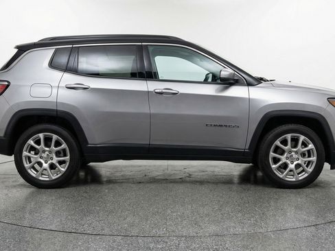Used 2025 Jeep Compass Limited AWD/4WD image 11