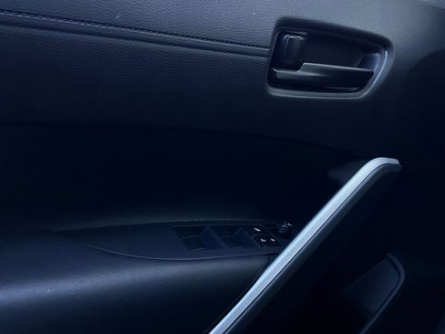 Used 2025 Toyota Corolla Cross LE image 20