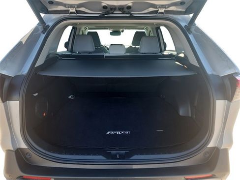 Used 2019 Toyota RAV4 Limited image 17