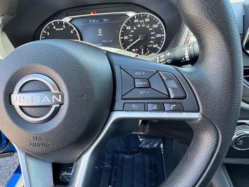 Used 2025 Nissan Altima 2.5 SV FWD image 29