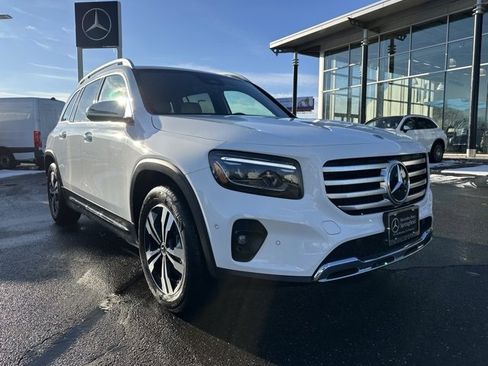 Used 2025 Mercedes-Benz GLB 250 4MATIC image 1