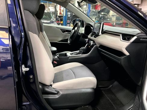 Used 2020 Toyota RAV4 XLE w/ Convenience Package image 8