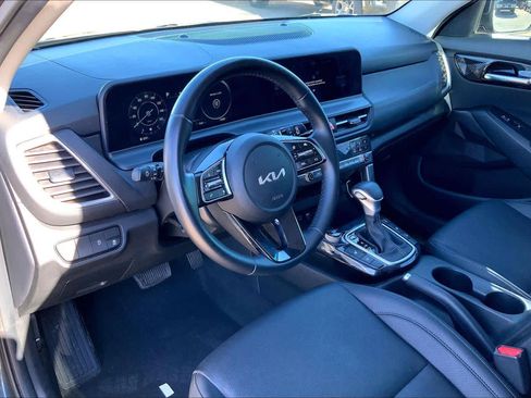 Used 2024 Kia Seltos EX image 18
