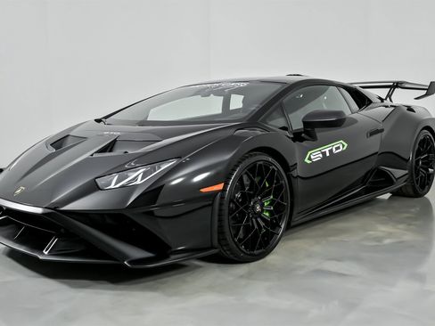 Used 2022 Lamborghini Huracan STO image 6
