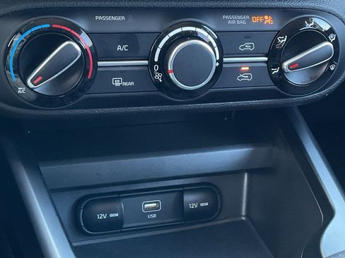 Used 2025 Kia Soul LX w/ LX Technology Package image 35