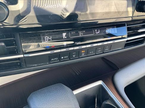 Used 2024 Toyota Sienna LE image 27