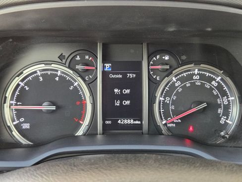 Used 2024 Toyota 4Runner TRD Off-Road Premium AWD/4WD image 24