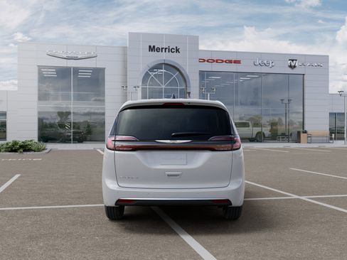 New 2026 Chrysler Pacifica Select FWD image 7