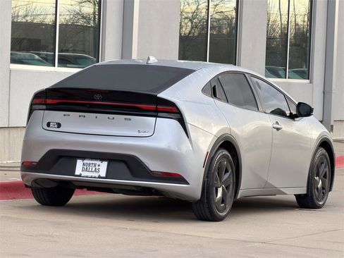 Used 2023 Toyota Prius Limited image 5