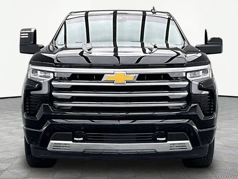 Used 2024 Chevrolet Silverado 1500 High Country w/ High Country Premium Package AWD/4WD image 3