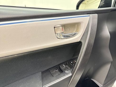 Used 2015 Toyota Corolla LE image 12