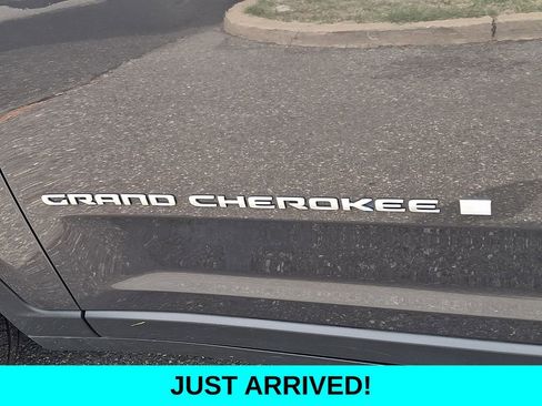 Used 2025 Jeep Grand Cherokee Laredo X w/ Luxury Tech Group I AWD/4WD image 29