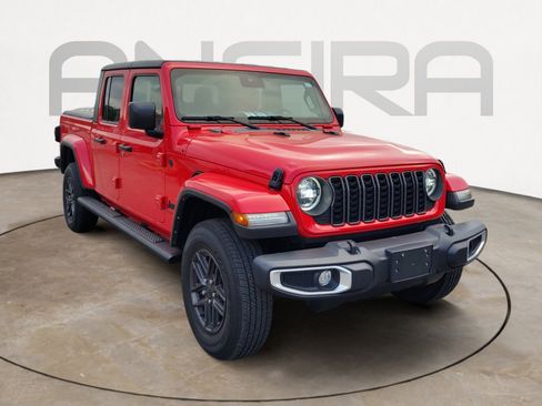 Used 2024 Jeep Gladiator Sport image 2