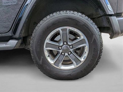 Used 2021 Jeep Wrangler Unlimited Sahara AWD/4WD image 13