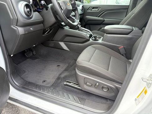 Used 2025 Chevrolet Colorado LT RWD image 9