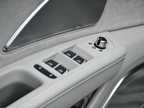 Used 2018 Audi S8 Plus w/ Dynamic Package AWD/4WD image 21
