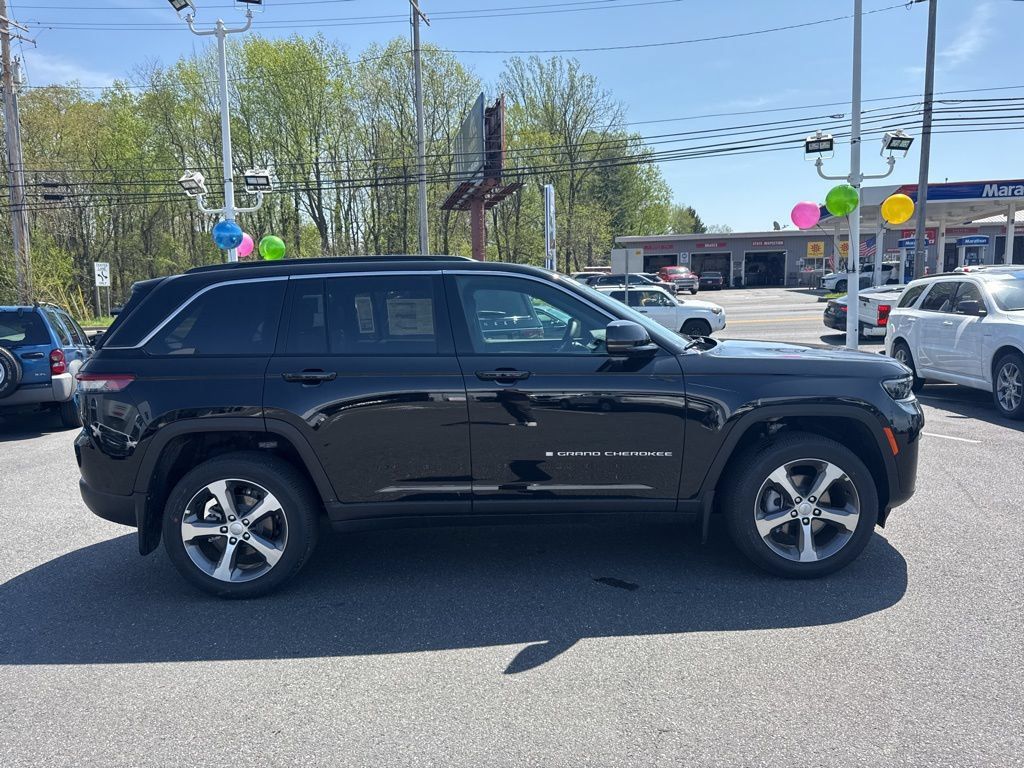 New 2026 Jeep Grand Cherokee Limited w/ MOPAR Finishing Package AWD/4WD image 4