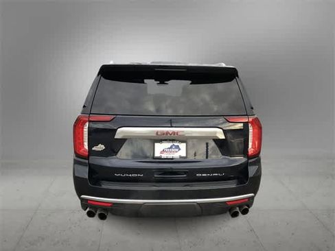 Used 2021 GMC Yukon XL Denali w/ Denali Premium Package image 5