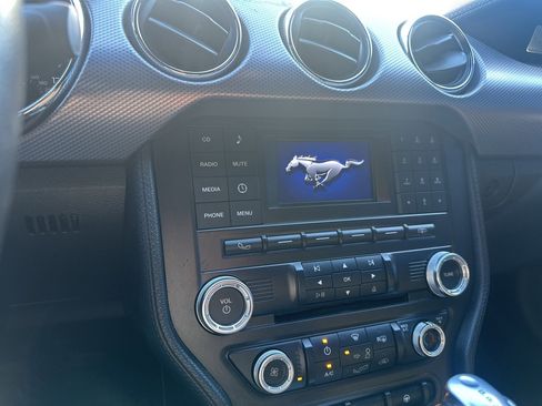 Used 2016 Ford Mustang Coupe image 9