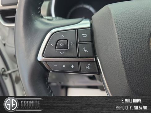 Used 2021 Toyota Highlander XLE image 32